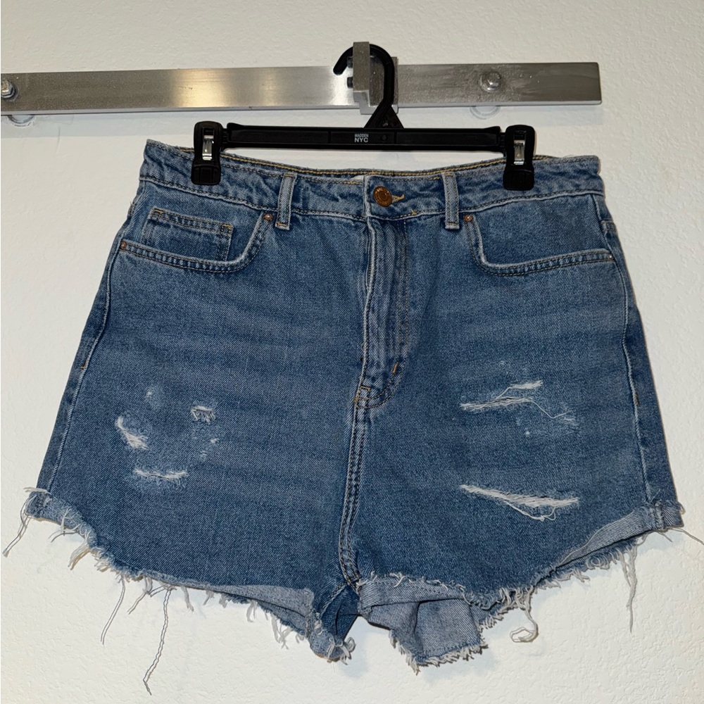 Forever 21 distressed shorts